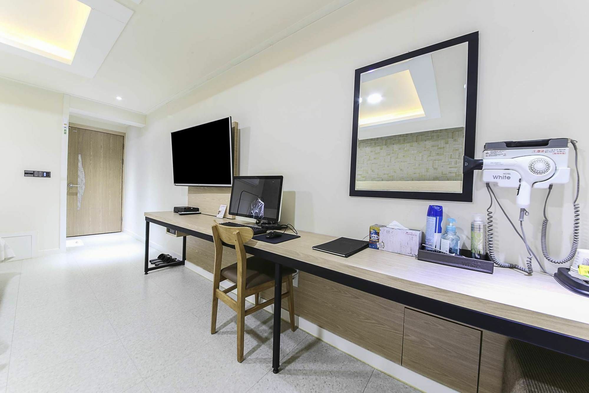 White Hotel Сувон Екстериор снимка